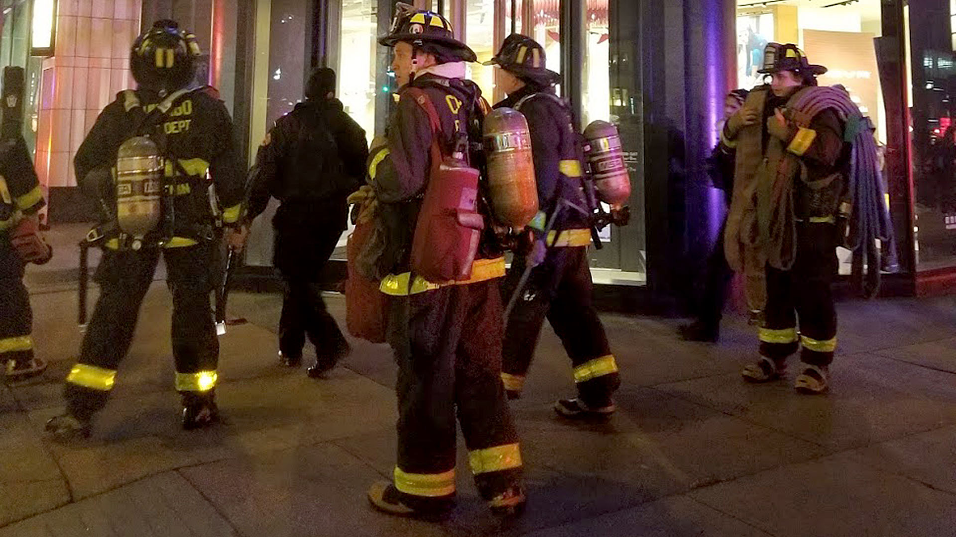 Firefighters respond to a Magnificient Mile call, Chicago. ©